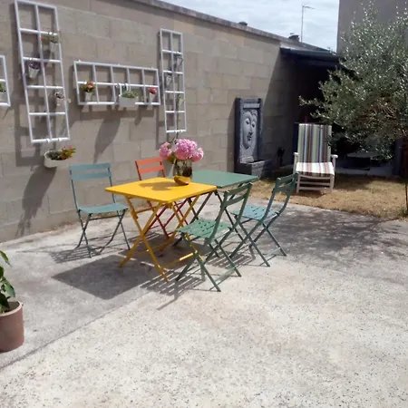 D'hotes D'athenais Bed and Breakfast *